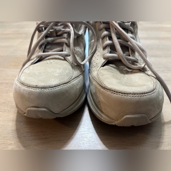 New Balance suede and mesh uppers, walking shoes size 8 - Picture 2 of 7